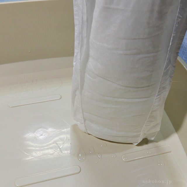 大人用おむつ（尿とりパッド）は非常用トイレに使えるか：吸水実験