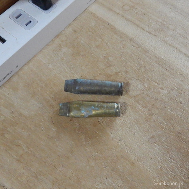 空のライフル薬莢２個